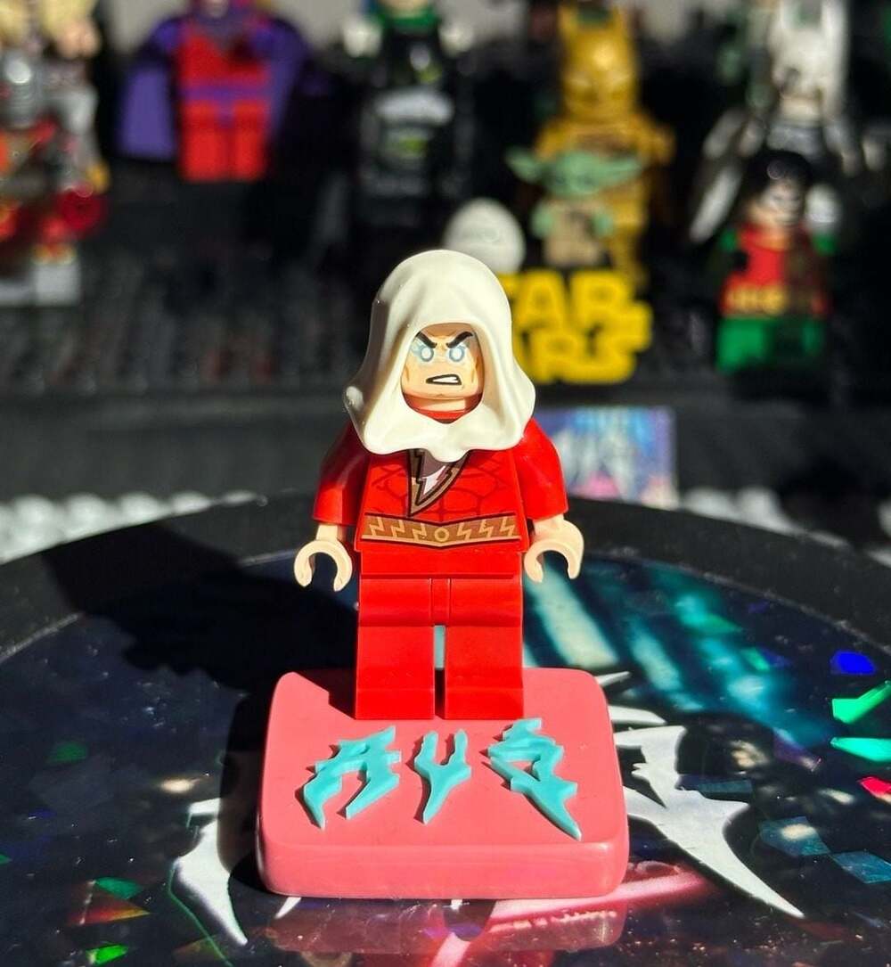 LEGO DC Super Heroes Shazam Minifigure with White Hood (sh592a)